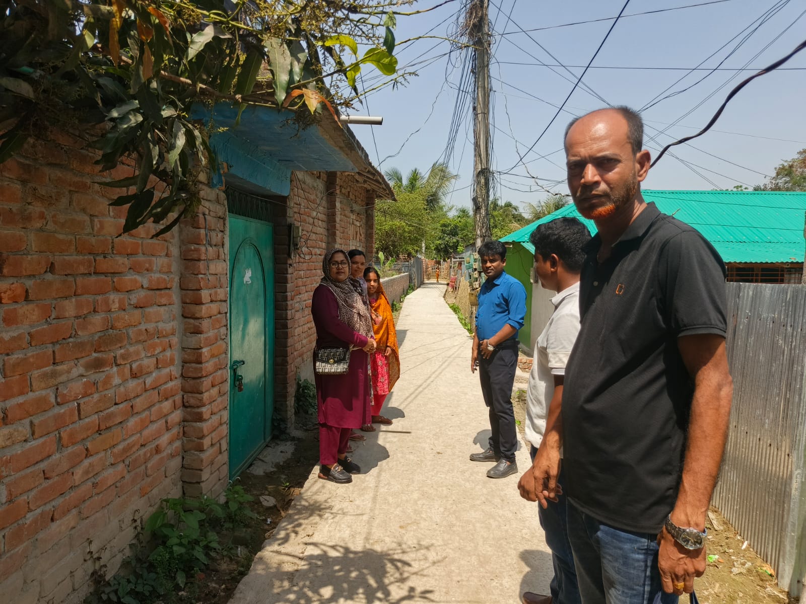 আলমডাঙ্গা পৌরসভার ১নং ওয়ার্ড গোবিন্দপুর সর্দার পাড়া নিম্নআয় এলাকার উন্নয়ন চিত্র ( কাজের আগের ছবি ও পরের ছবি)
